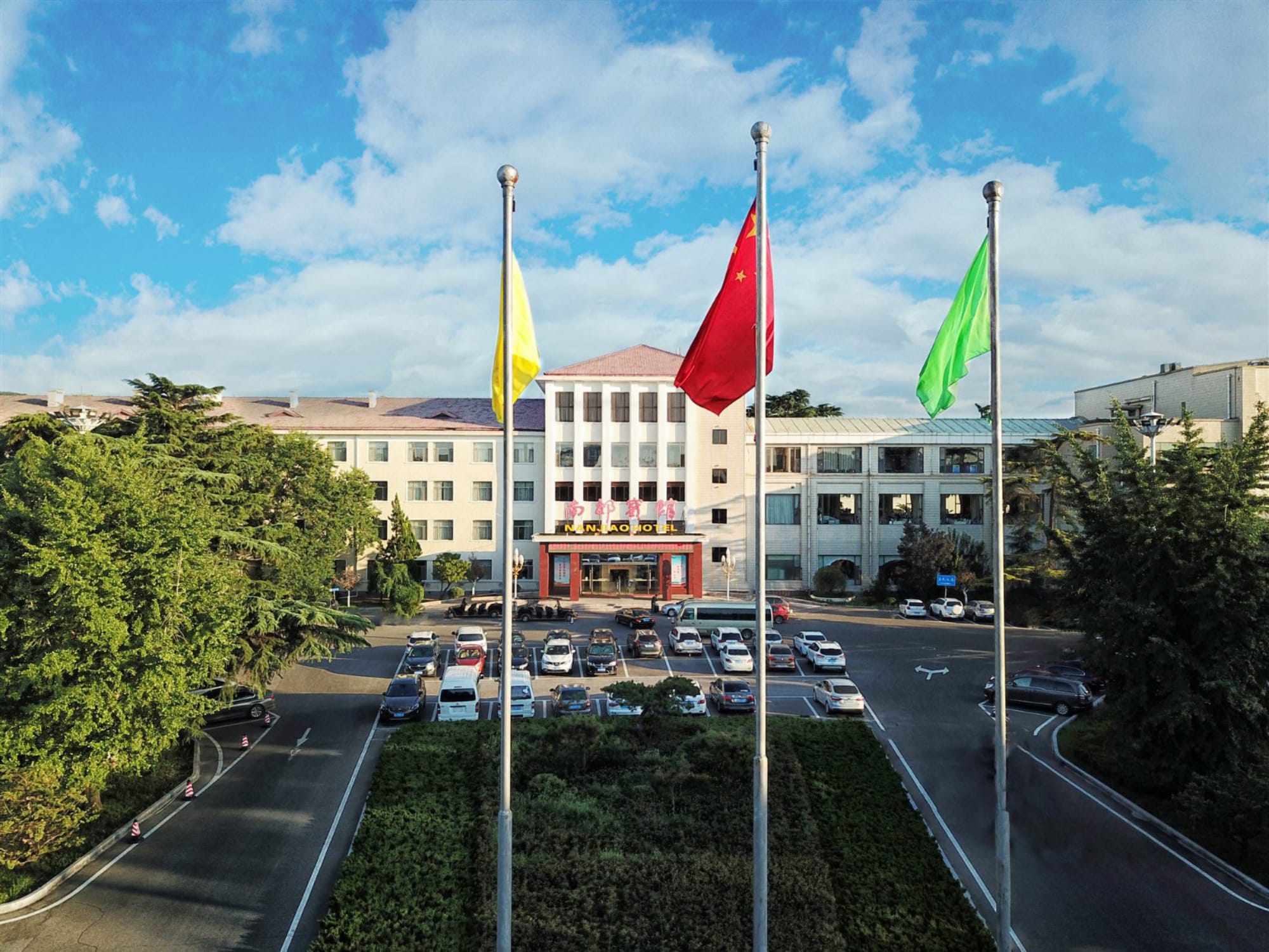 9de59d7a76dafbb1587b6fd4032cde23.jpg 南郊宾馆正门_副本.jpg