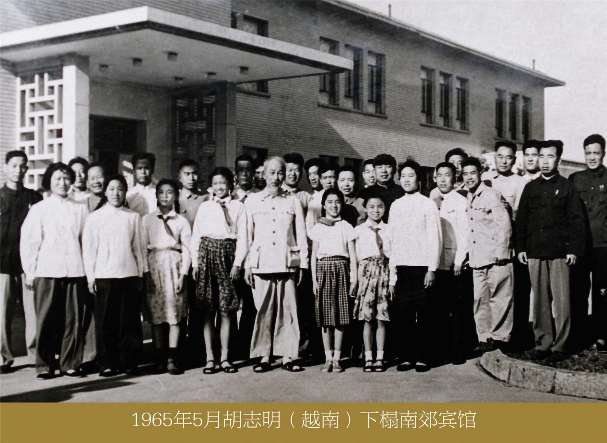 ec25c32132f9a41e1a9abf0624dca6e3.jpg 33胡志明.jpg